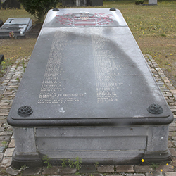 Arduinen plaat crypte monument kerkhof Leuven